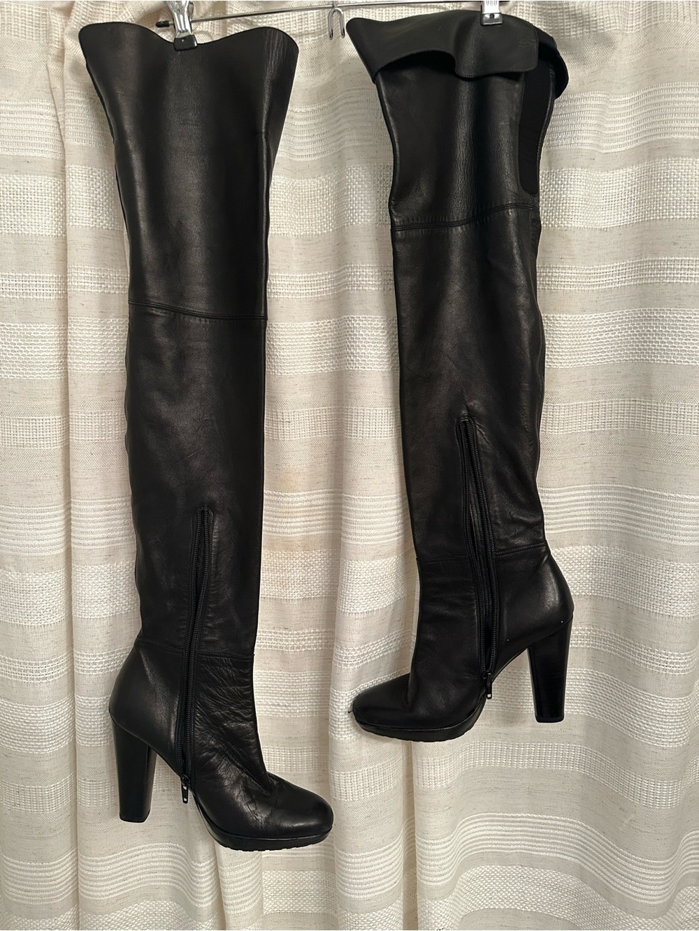 Stuart Weitzman thigh high supple leather boots/ versatile styling